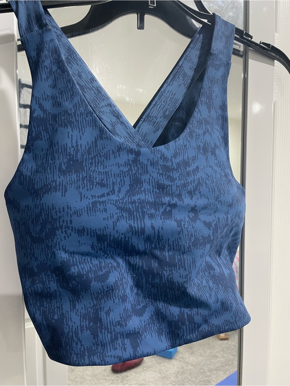 Women's Blue Patterned V-Neck Tank Top Sports Bra Medium